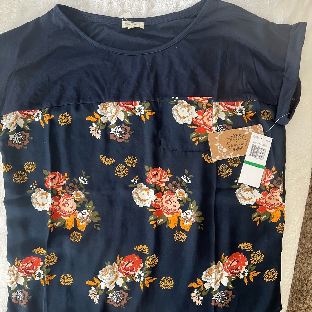 Large Mason and Belle Woman’s short sleeve blouse